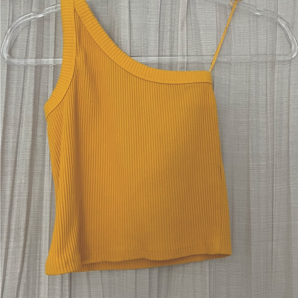 Zara: half-shoulder top